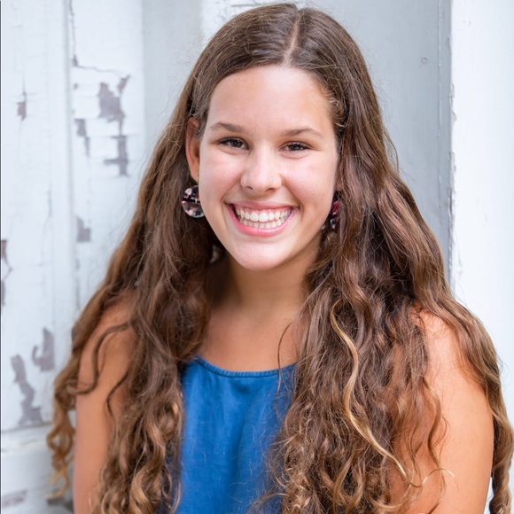 Meet your Posher, Laura - Picture 1 of 1